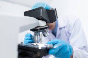scientist using microscope, meneliti, menciptakan teknik, mencurangi sistem, cheating the system,